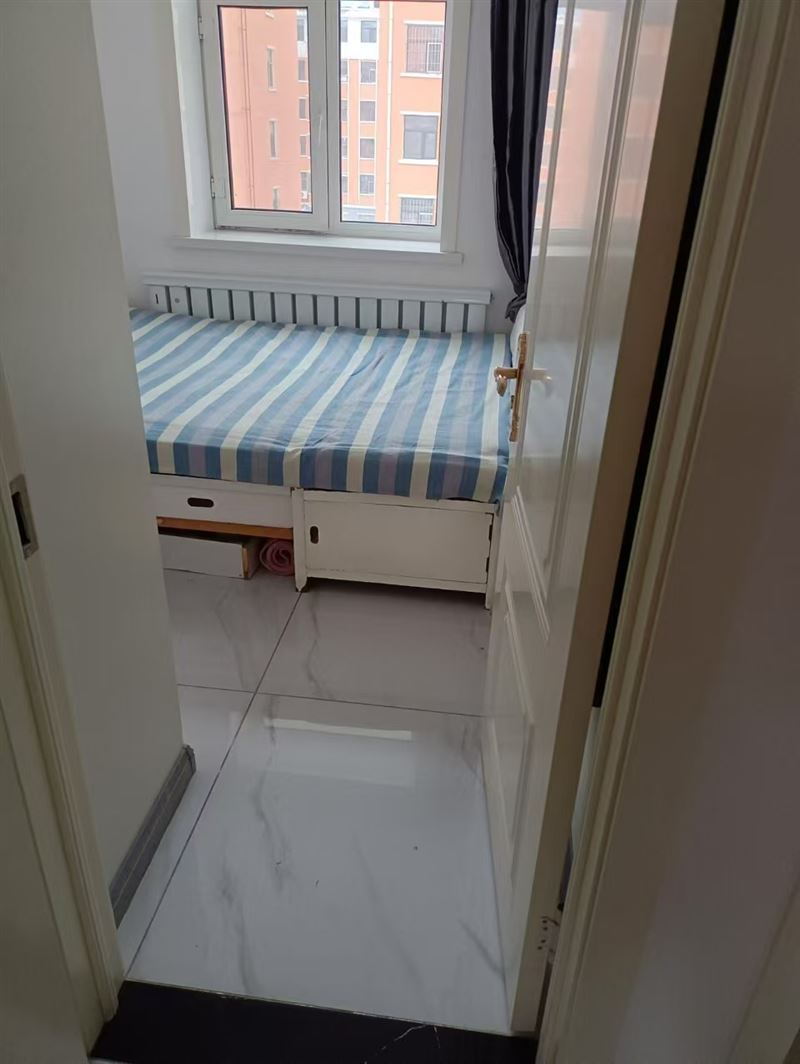 出租；歐洲新城頂樓  月租 年租 均可   小戶型 一室一廳 