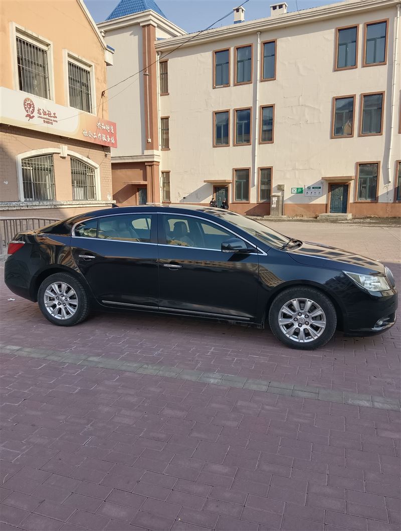 11年別克君越自動(dòng)擋高配原值20萬(wàn)