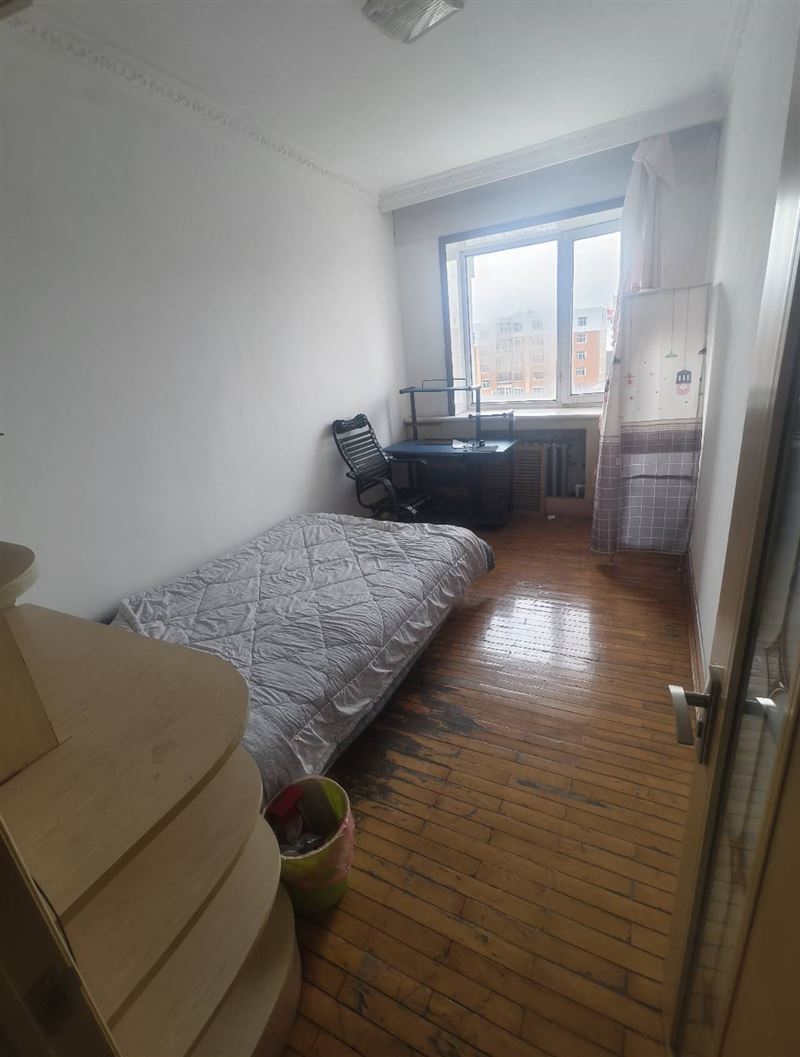 找一個(gè)合租女生