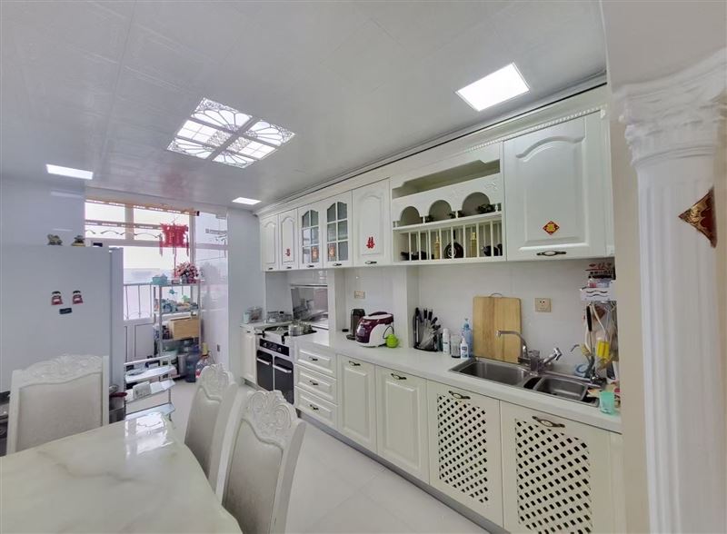 售歐洲新城電梯樓